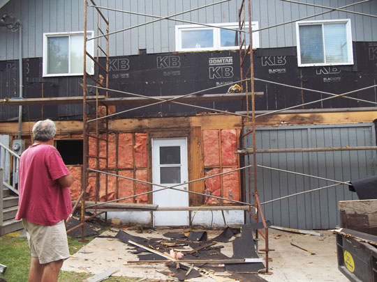 Repair of exterior wall damaged by water leakage